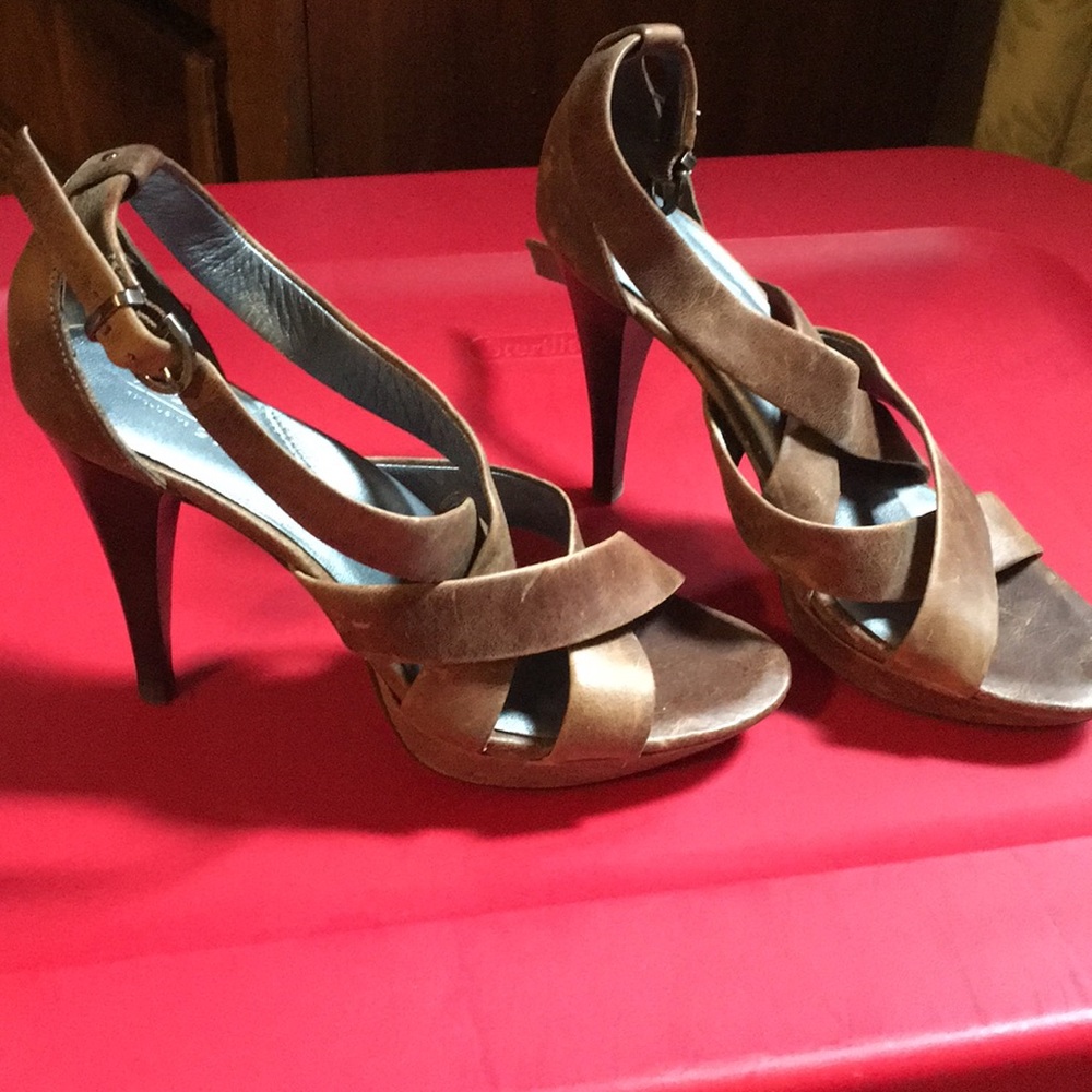 KC high heeled brown leather pumps